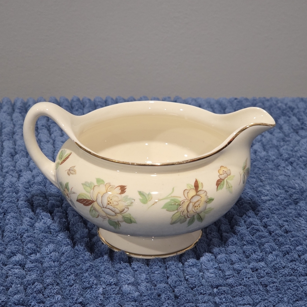 Homer Laughlin N1755 Eggshell Nautilus Creamer